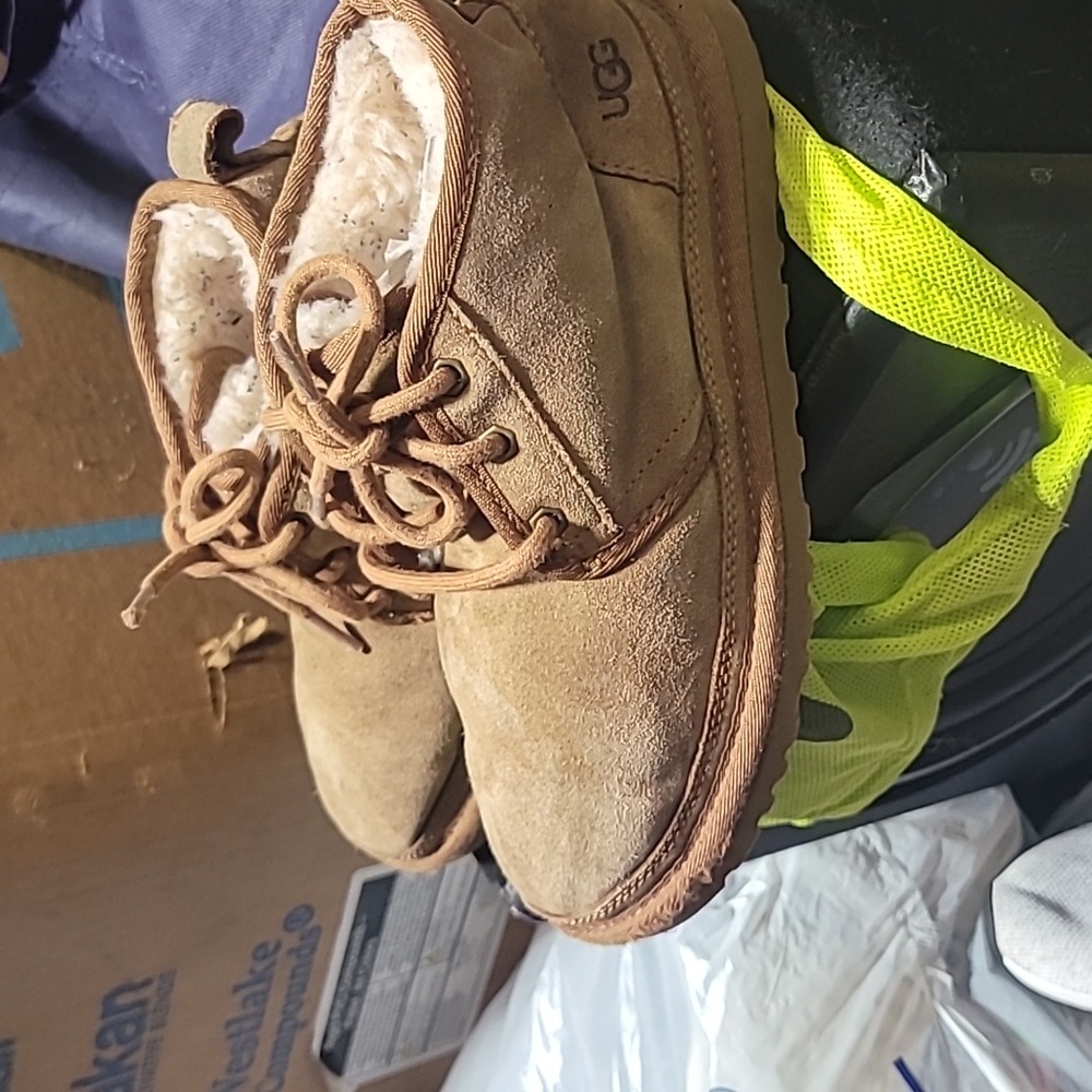UGG Neumel Boot Suede Sherpa Lined Sneaker Chukka Size 5 Or 38 EU